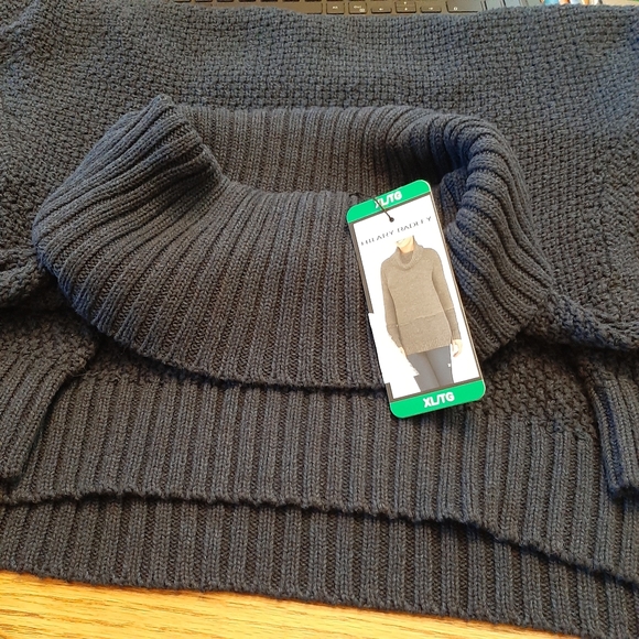 Ladies clothing - Picture 8 of 9